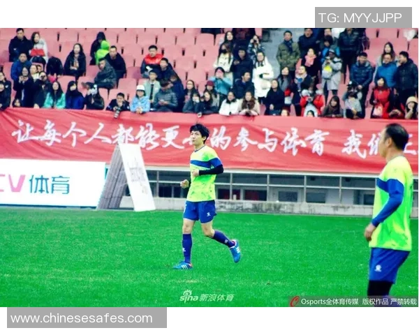 街头采访足球明星揭示他们的成长故事与对未来的展望